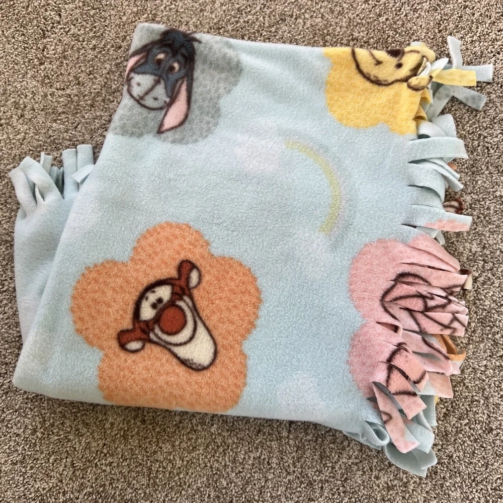 Winnie The Pooh & Friends Flower Badge Fleece Blanket Fringe Soft Kids Rainbow‎